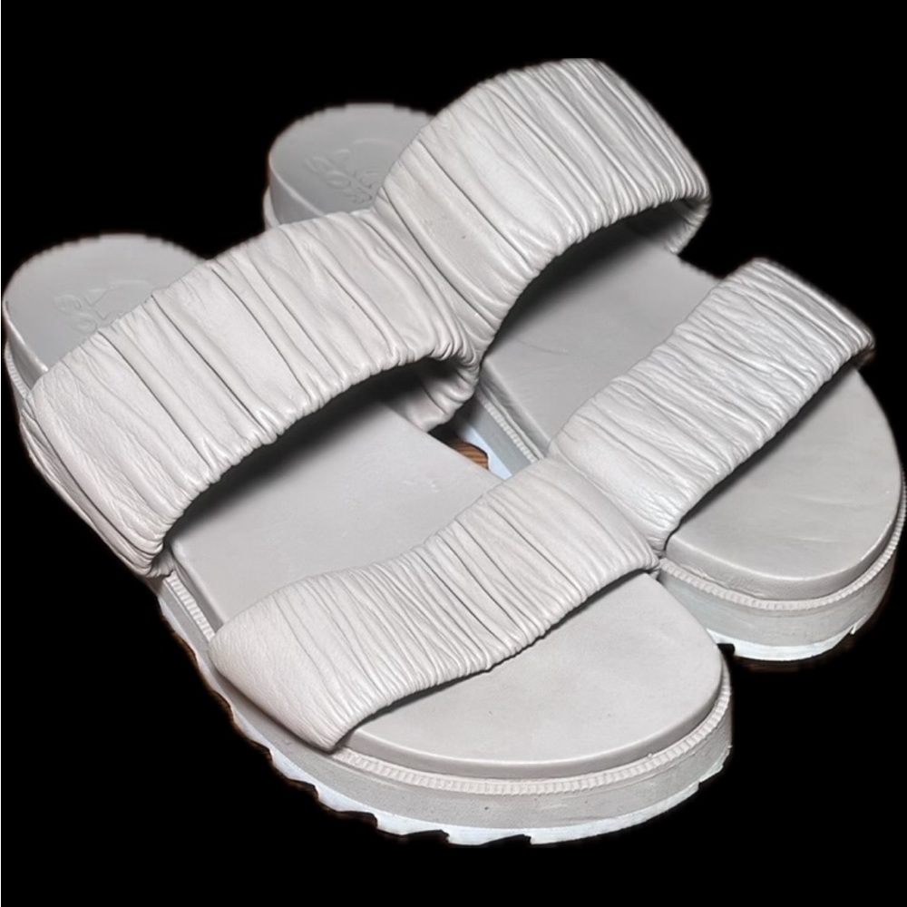 Sorel Gray Platform Sandals with Modern Design